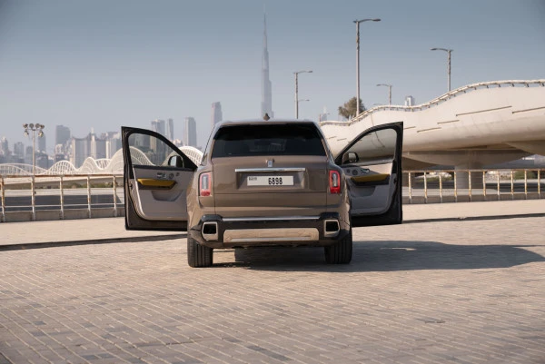  Beige Rolls Royce Cullinan Photo 3