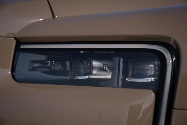  Beige Rolls Royce Cullinan Photo 18