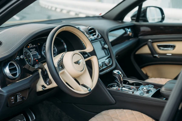  Black Bentley Bentayga Photo 4