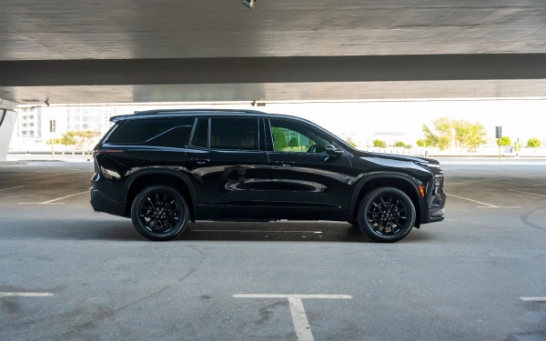  Schwarz Chevrolet Traverse Photo 3