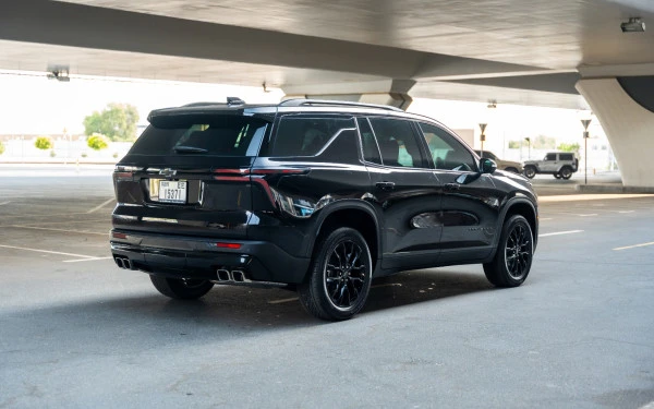  Schwarz Chevrolet Traverse Photo 4