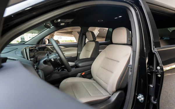  Schwarz Chevrolet Traverse Photo 11