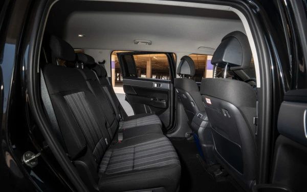  Black Hyundai Santa Fe Photo 10