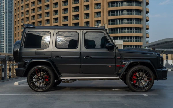  Матовый черный Mercedes G700 Brabus Photo 2