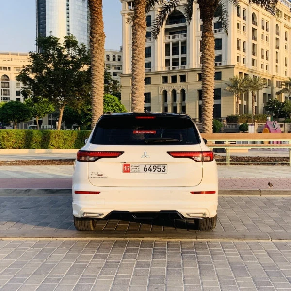  Белый Mitsubishi Outlander Photo 3