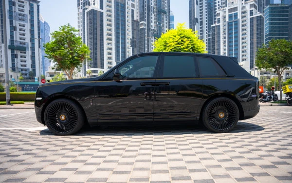  أسود رولز رويس كولينان Black Badge Photo 2