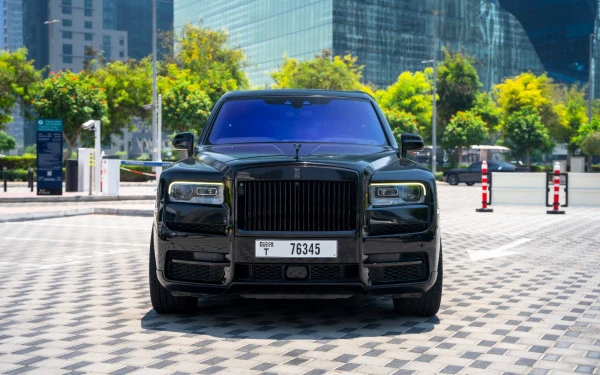  أسود رولز رويس كولينان Black Badge Photo 3