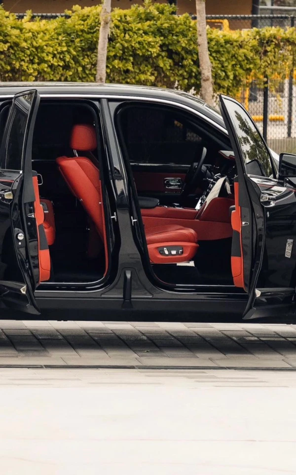  Schwarz Rolls Royce Cullinan Photo 5