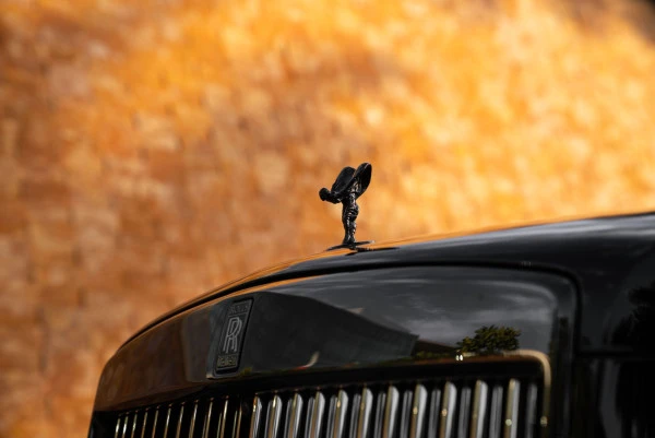  Schwarz Rolls Royce Cullinan Photo 8