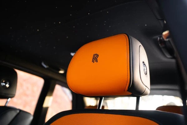  Schwarz Rolls Royce Cullinan Photo 16