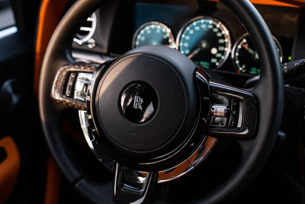  Schwarz Rolls Royce Cullinan Photo 21