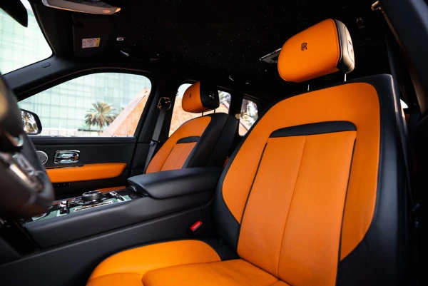  Schwarz Rolls Royce Cullinan Photo 23