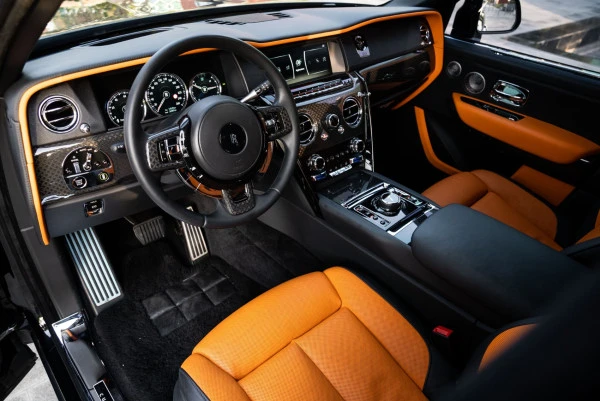  Schwarz Rolls Royce Cullinan Photo 26