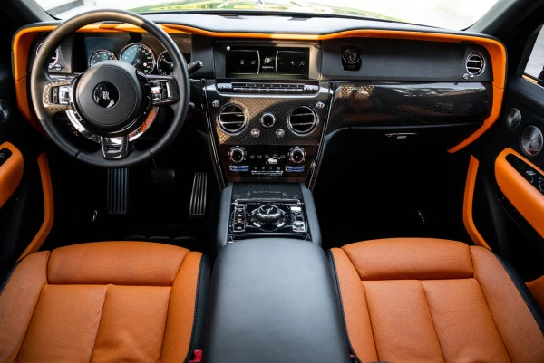  Schwarz Rolls Royce Cullinan Photo 29