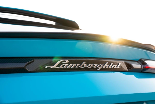  Blau Lamborghini Urus Photo 2