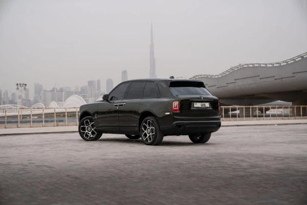  Grün Rolls Royce Cullinan Photo 3