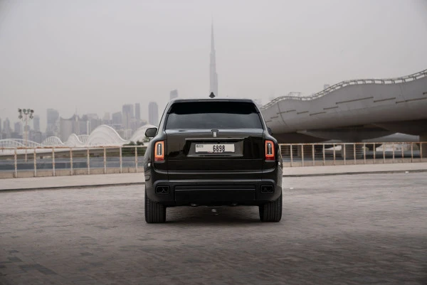  Grün Rolls Royce Cullinan Photo 4