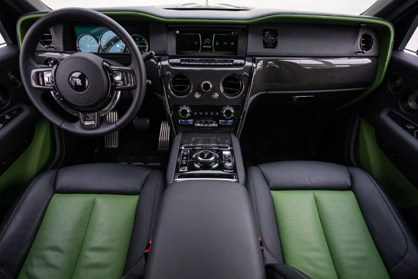  Grün Rolls Royce Cullinan Photo 11