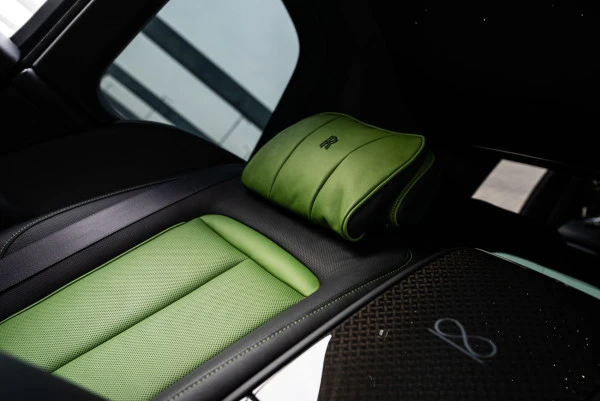  Grün Rolls Royce Cullinan Photo 15