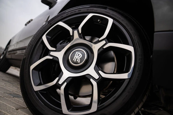  Grün Rolls Royce Cullinan Photo 21