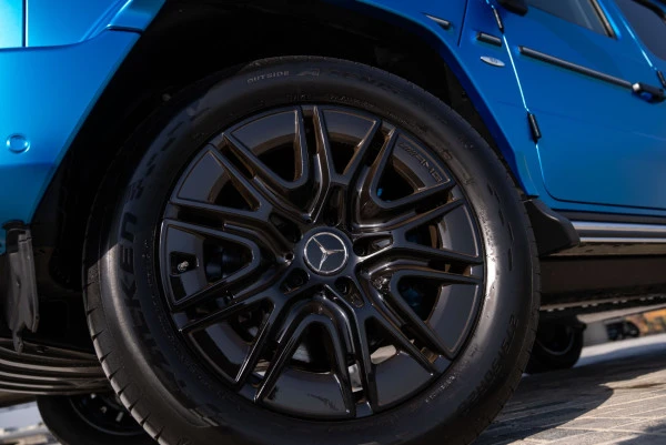  Серый Mercedes G 580 Photo 7