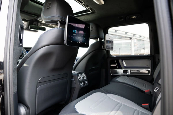  Серый Mercedes G 580 Photo 17