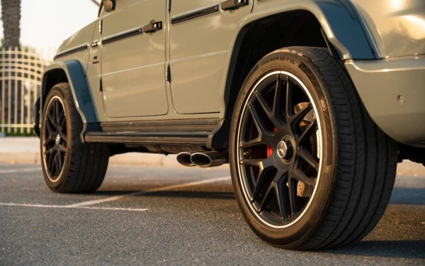  اللون الرمادي مرسيدس G63 AMG Photo 12