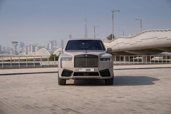  Grau Rolls Royce Cullinan Photo 3