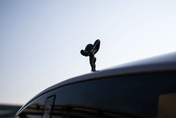  Grau Rolls Royce Cullinan Photo 6