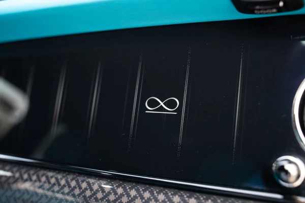  Grau Rolls Royce Cullinan Photo 9