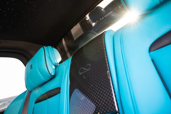  Grau Rolls Royce Cullinan Photo 10