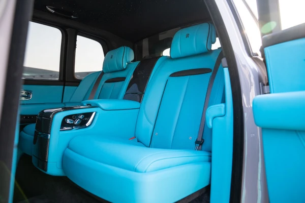  Grau Rolls Royce Cullinan Photo 12