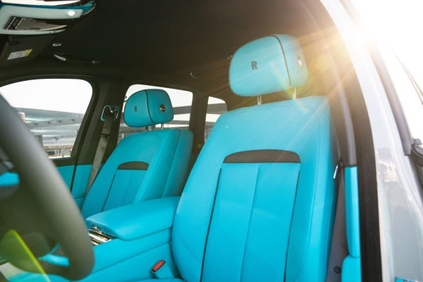  Grau Rolls Royce Cullinan Photo 13