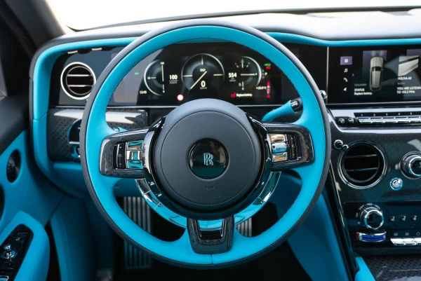  Grau Rolls Royce Cullinan Photo 14