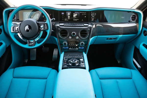  Grau Rolls Royce Cullinan Photo 15