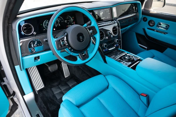  Grau Rolls Royce Cullinan Photo 19