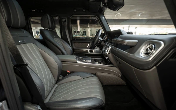  أسود لامع مرسيدس G63 AMG Photo 22