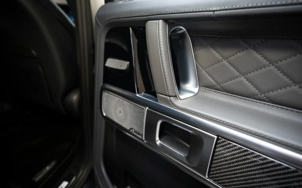  أسود لامع مرسيدس G63 AMG Photo 24