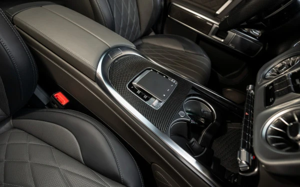  أسود لامع مرسيدس G63 AMG Photo 26