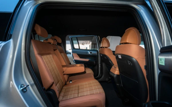  أبيض هيونداي سانتا في Photo 21