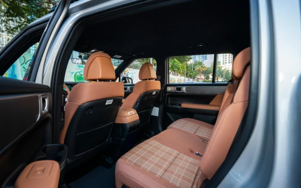  أبيض هيونداي سانتا في Photo 11