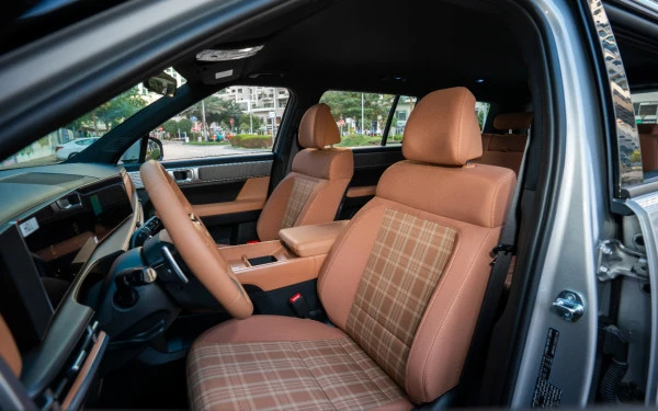  أبيض هيونداي سانتا في Photo 14