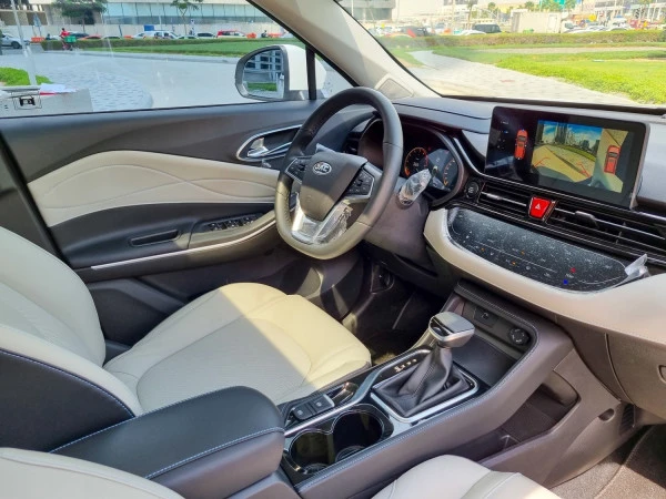  White JAC JS4 Photo 6