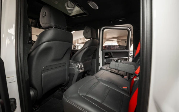  Белый Mercedes G63 AMG Photo 10