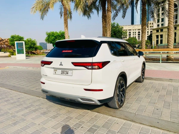  Белый Mitsubishi Outlander Photo 7