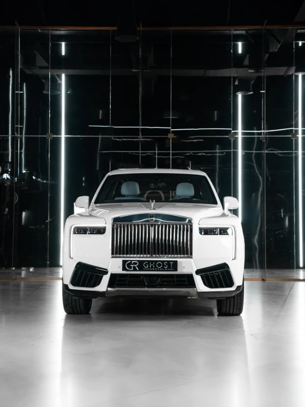  Weiß Rolls Royce Cullinan Photo 2