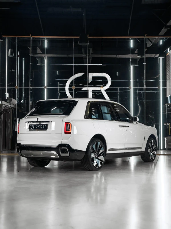  Weiß Rolls Royce Cullinan Photo 3