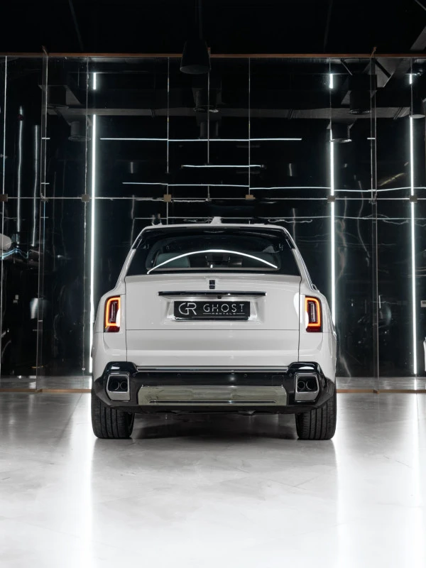  Weiß Rolls Royce Cullinan Photo 4
