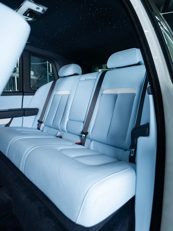  Weiß Rolls Royce Cullinan Photo 6