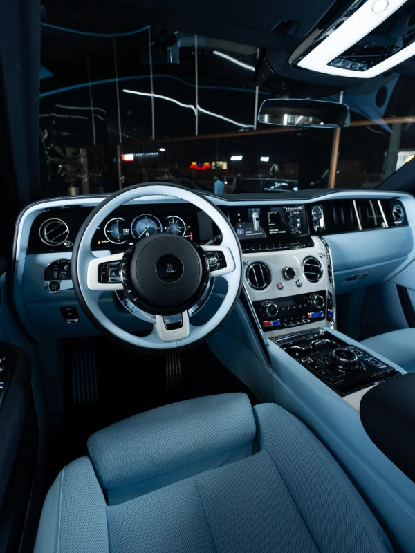  Weiß Rolls Royce Cullinan Photo 7
